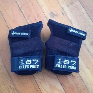Gently Used 187 Killer Pads Roller Derby Wrist Guard Black Small Skate